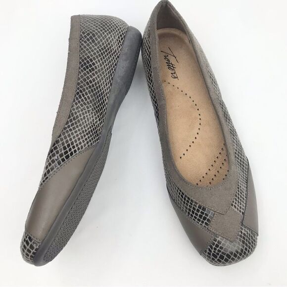 Trotters SHARP Brown Leather Faux Reptile Design Cushioned Slip On Ballet Flat - Picture 6 of 16